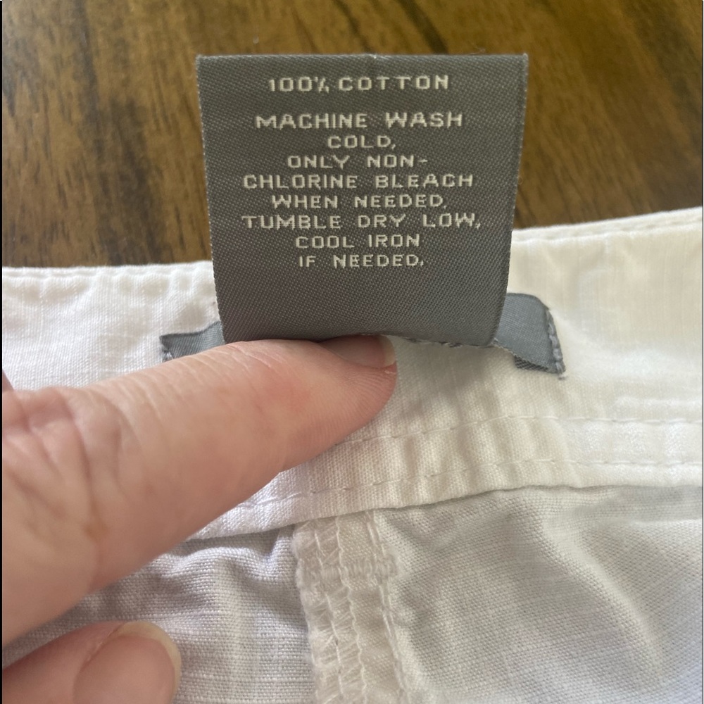 Anne Taylor Signature Fit White Cargo Capris - Picture 10 of 10